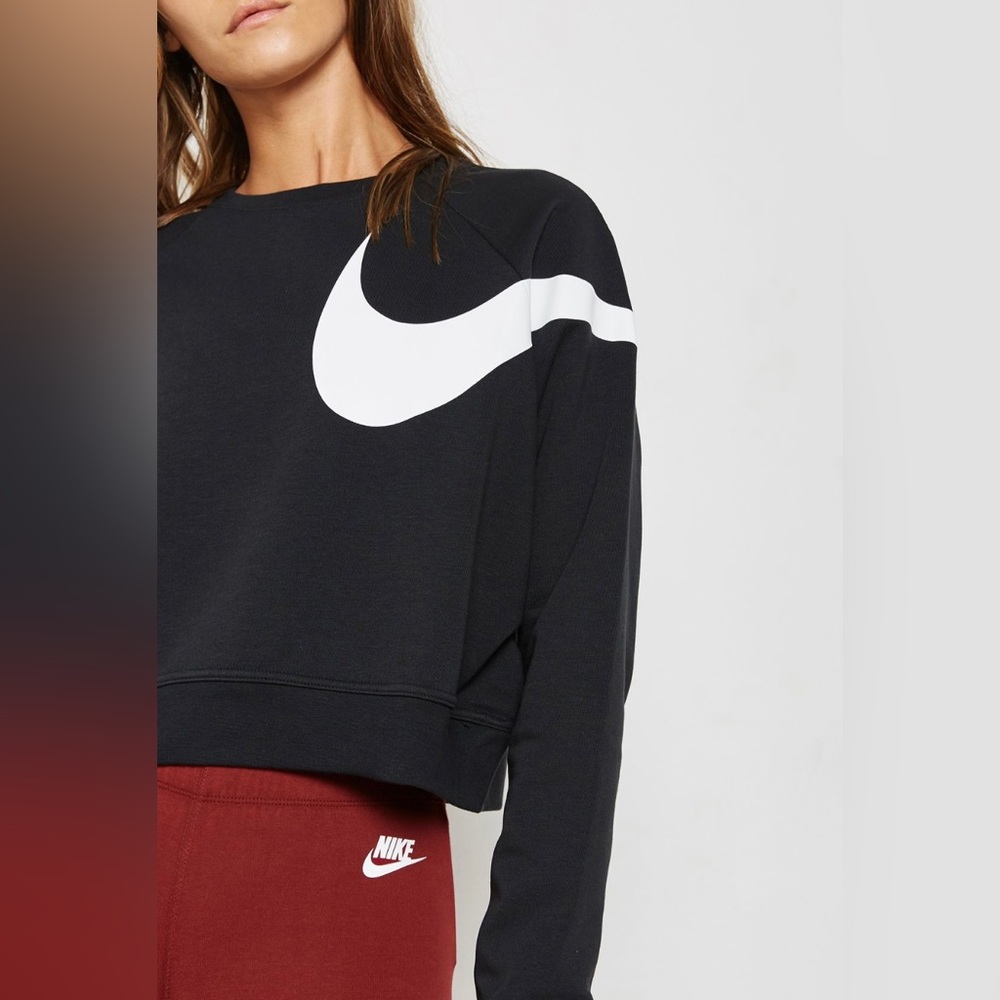 Cropped dri-fit Nike crew